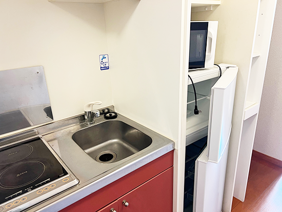 コンロ、冷蔵庫、レンジあり